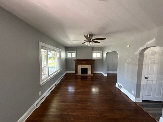 Building Photo - Beautiful single family home in Euclid