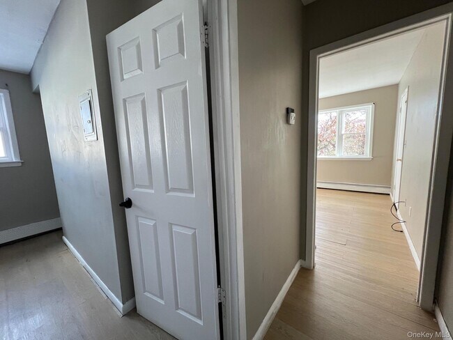 Foto del edificio - 1313 Jericho Tpke