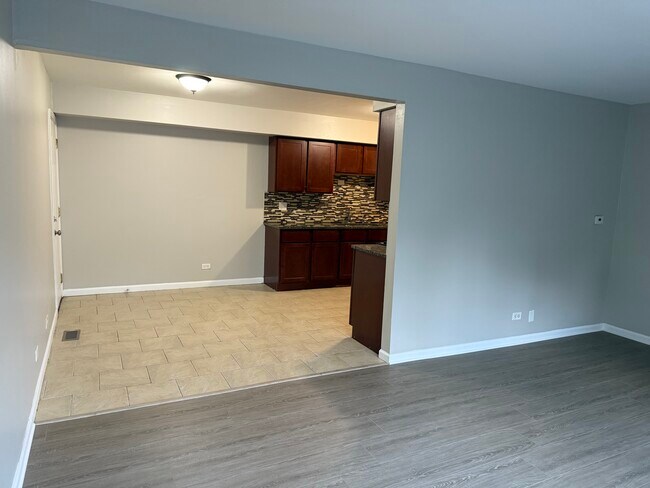 Foto del edificio - 7607 Bristol Ln
