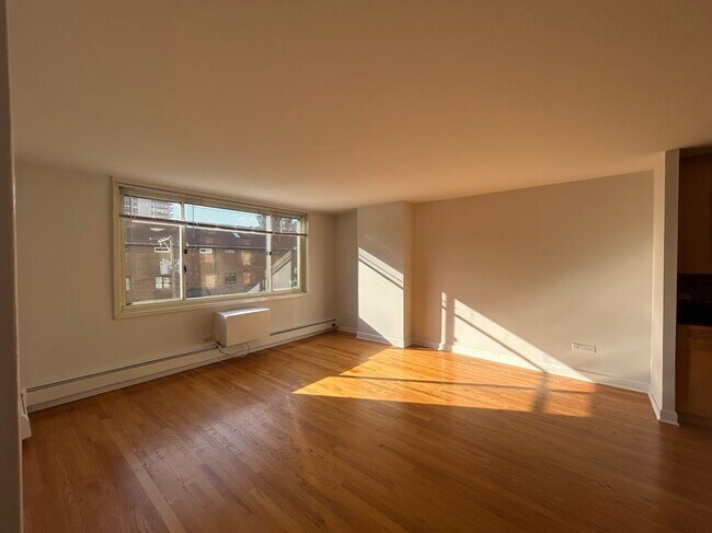 Building Photo - 1344 N Dearborn St