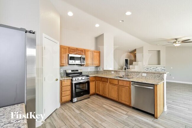 Building Photo - 5312 N Regena Rose St