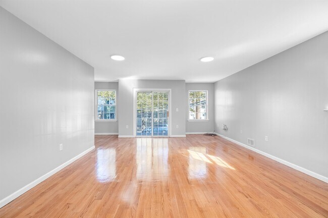 Building Photo - 275 Danforth Ave