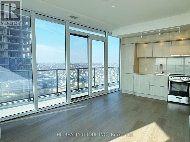 Building Photo - 448 Burnhamthorpe Rd W