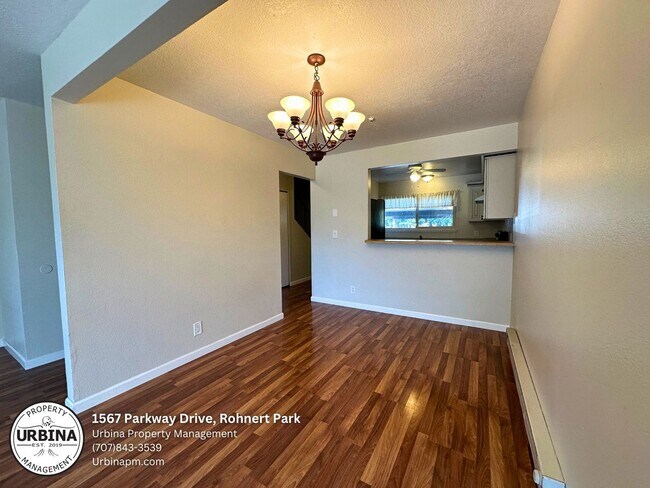 Building Photo - Spacious 2-Bedroom Townhome in Ideal Rohne...