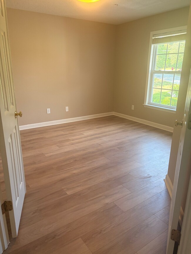 Building Photo - 631 Mill Pond Ct