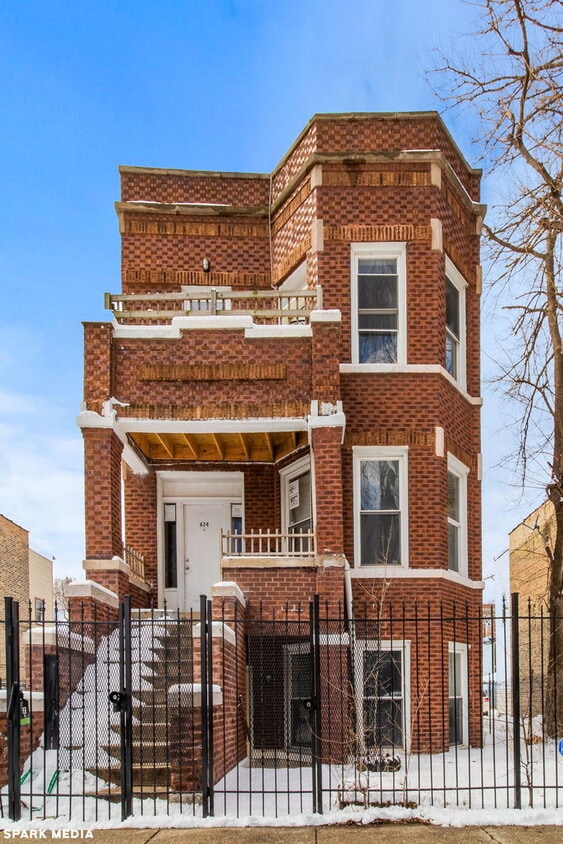 Primary Photo - 624 N Monticello Ave