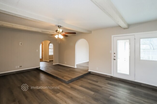 Building Photo - 436 Circleview Dr S
