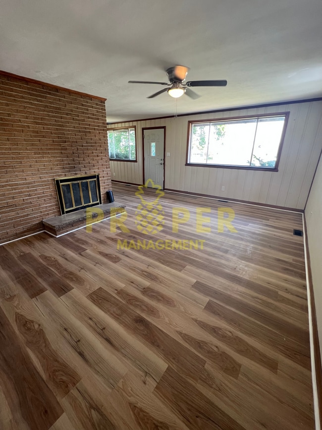 Building Photo - 3 bedrooms 1 bathroom house