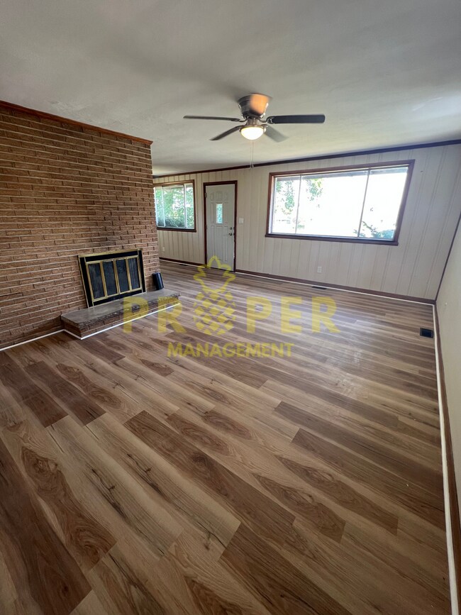 Foto del edificio - 3 bedrooms 1 bathroom house