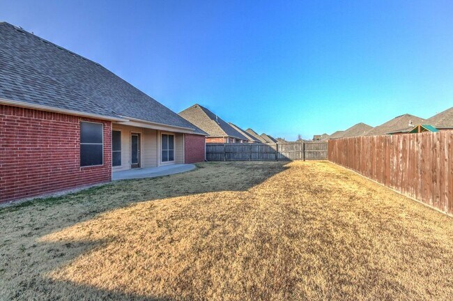 Foto del edificio - BEAUTIFUL 4 BEDROOM HOME IN OWASSO
