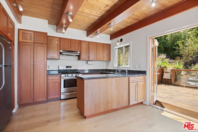 Building Photo - 1212 Fernwood Pacific Dr