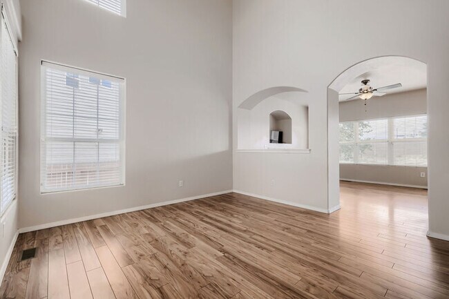 Foto del edificio - 8870 Christy Ct