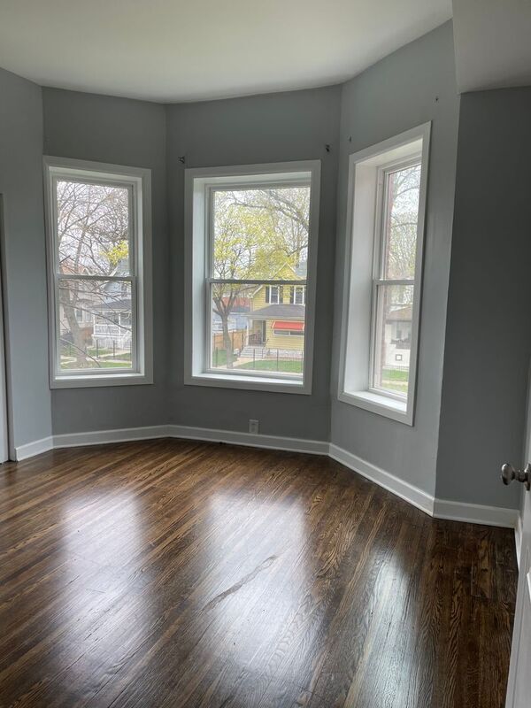 Building Photo - 728 N Pine Ave