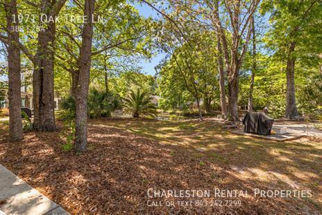 Photo - 1971 Oak Tree Ln House