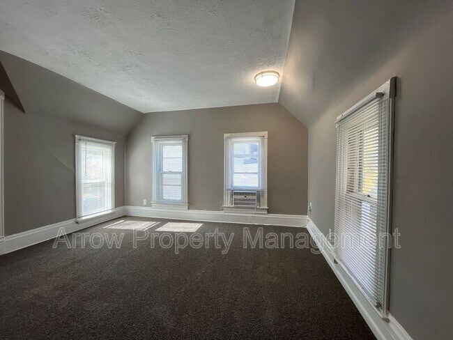 Foto del edificio - 3424 S Street