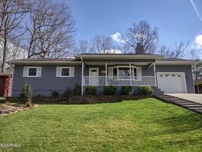 Building Photo - 150 Lakeshire Dr