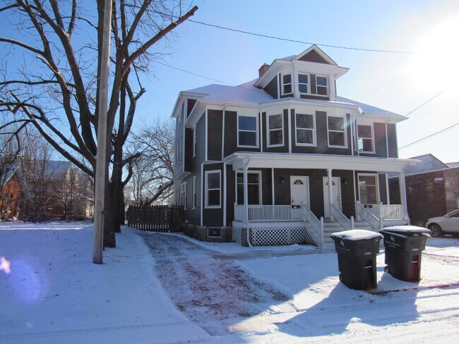 Building Photo - 413 12th St