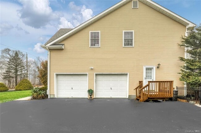 Building Photo - 20 Knapp Rd