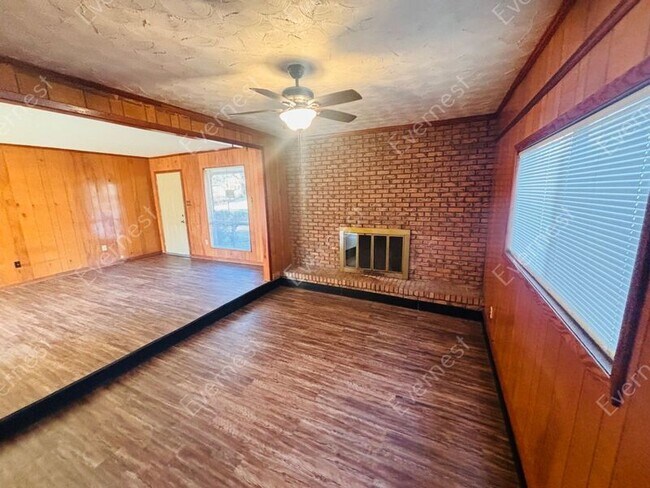 Foto del edificio - 223 Hilliyard Ct