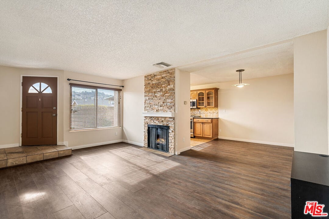 Spacious Living Room - 3827 W Avenue 41