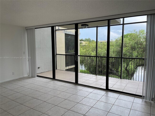 Foto del edificio - 2961 SW 87th Ave