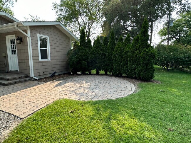 Building Photo - 1409 Miller Dr