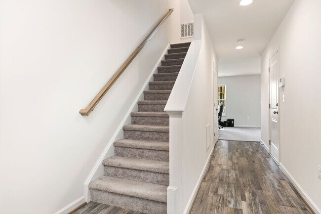Foto del edificio - Beautiful, Like New 3 Bedroom Townhome in ...