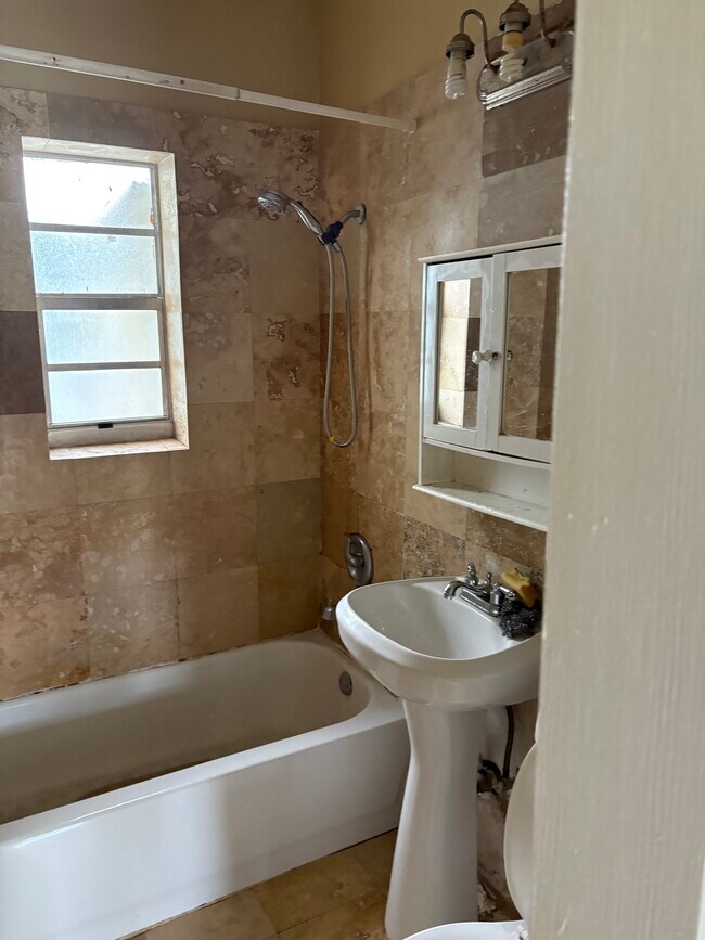 Foto del edificio - 277 NE 111th St