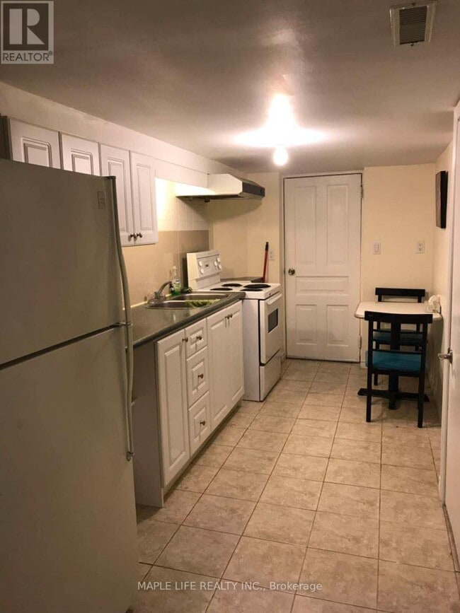 Building Photo - 235 Oakwood Ave