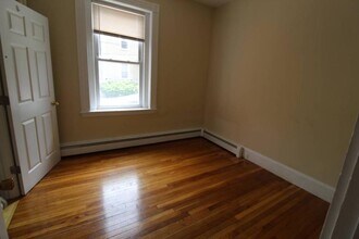 Building Photo - 17 Elm St