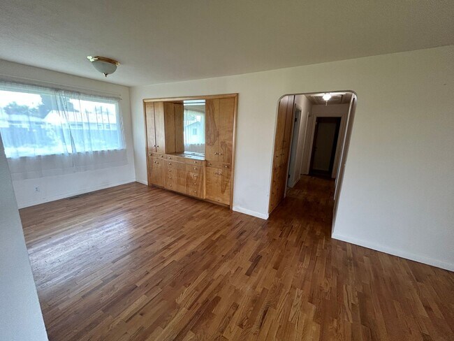 Foto del edificio - 3 Bed/2Bath + bonus room