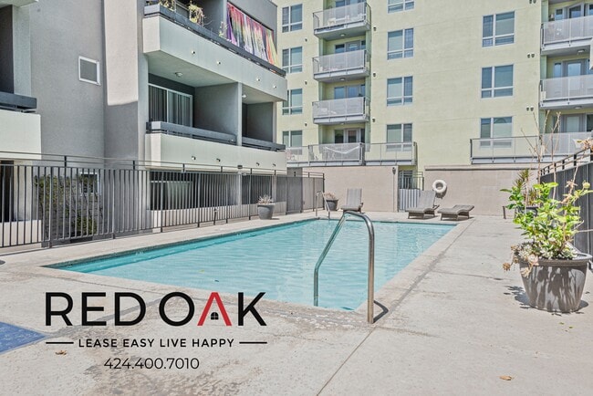 Foto del edificio - Recently Redone Junior/One Bedroom with Ai...