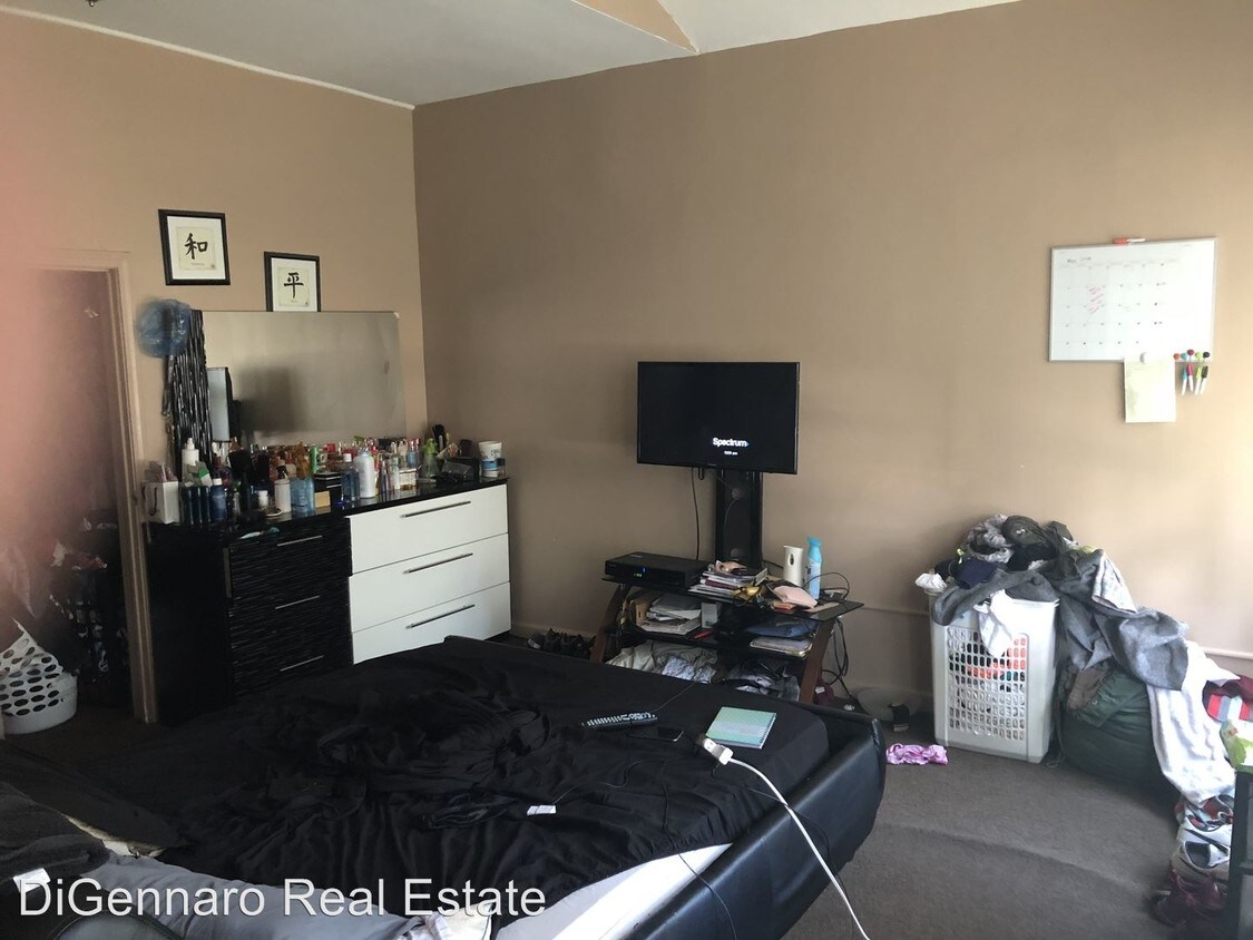 Primary Photo - 3 br, 1 bath Apartment - 1211 lake ave