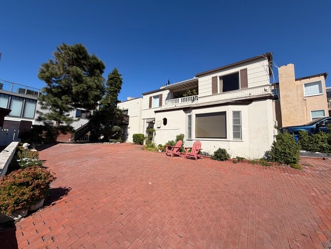 Building Photo - 315 24th St