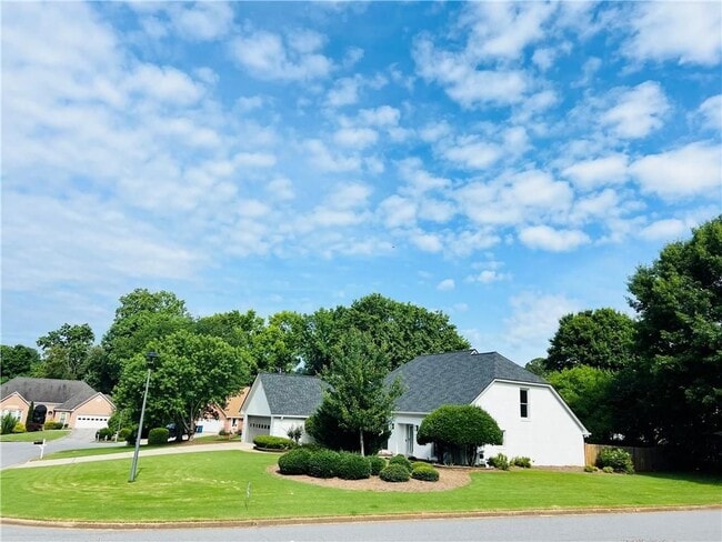 Foto del edificio - 205 Kinderhill Ct