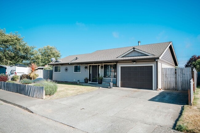 Building Photo - Single Family Home in Mckinleyville!