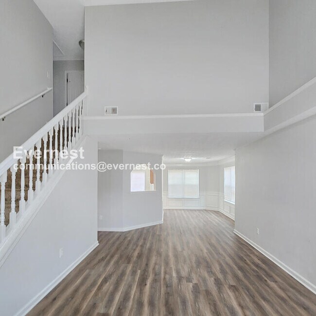 Foto del edificio - 4 Bed, 2.5 Bath Home with Attached Garage / Pet-Friendly / Available Now!