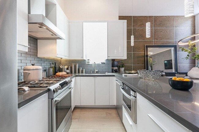 Foto del edificio - 1086 S Van Ness Ave