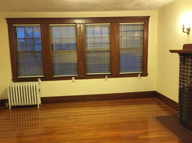 living room - 135 Fellsway W