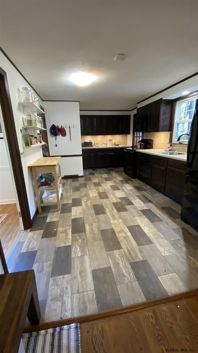 Foto del edificio - 6 Concord Rd