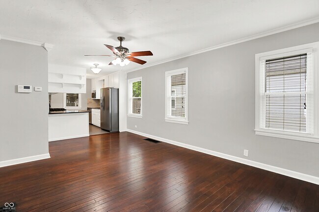 Foto del edificio - 5039 Primrose Ave