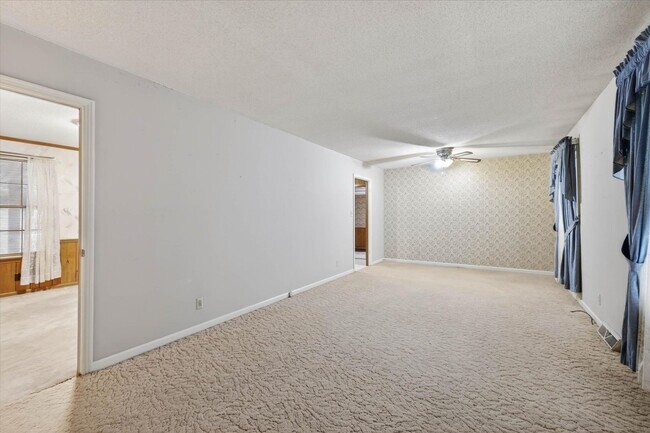 Foto del edificio - 2 Bedroom Dog Friendly Home For Rent With Large Bonus Room!