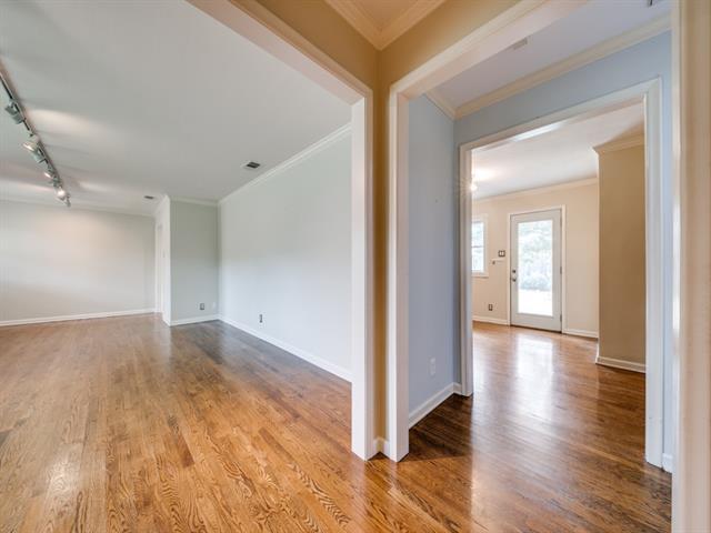 Building Photo - 10414 Westlawn Dr