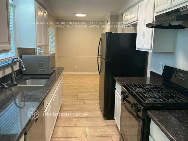 Foto del edificio - 1310 Lexington Dr