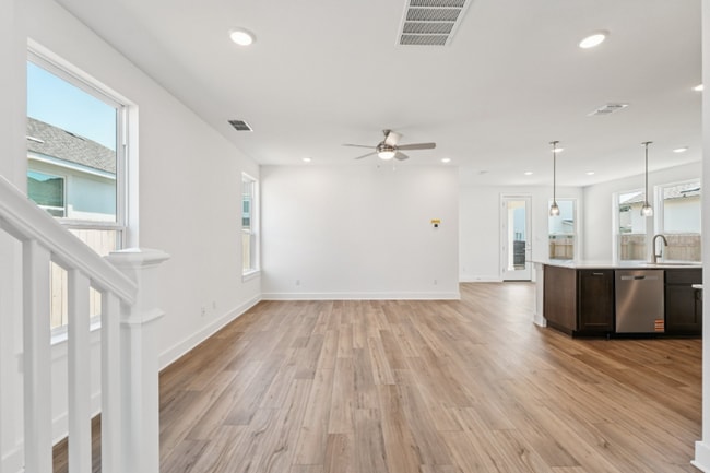 Building Photo - 1112 Yaupon Holly Dr