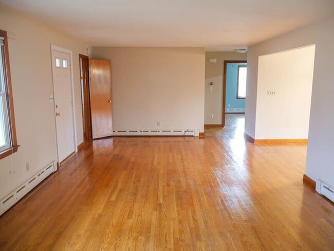 Building Photo - 4 Sunhill Dr