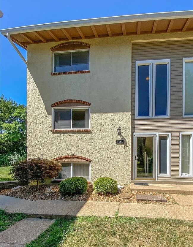 Building Photo - 129 Carmel Woods Dr