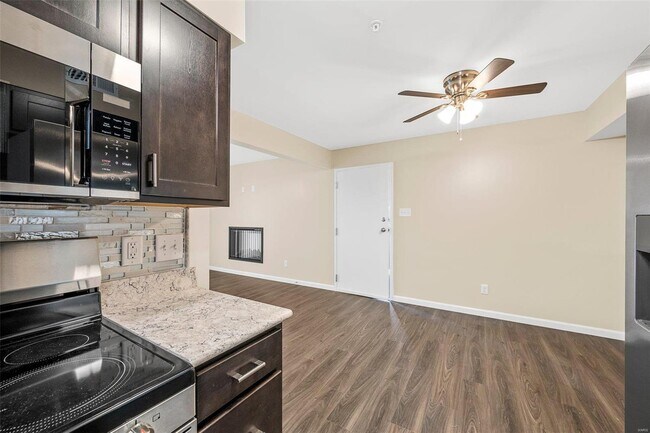 Foto del edificio - 1325 Prospect Village Ln
