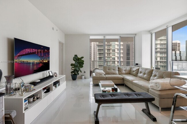 Building Photo - 1100S S Miami Ave