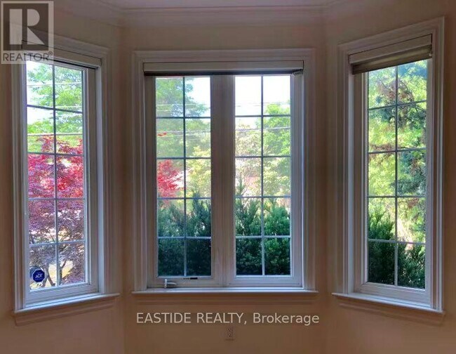 Photo du bâtiment - 331 Senlac Rd